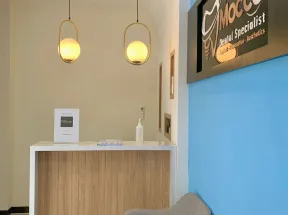 Ruang Tunggu dan Administrasi Klinik